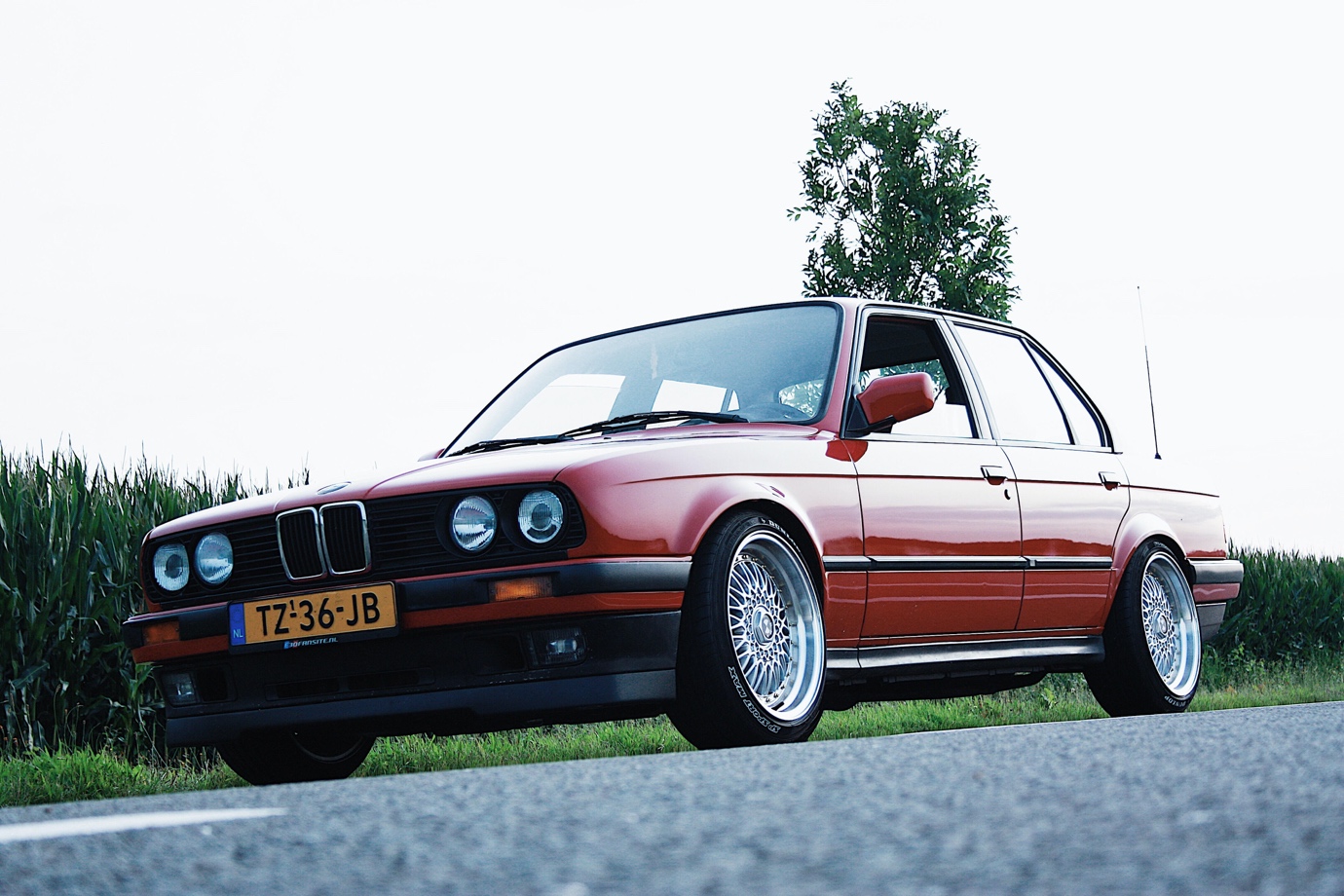 Review Lengkap BMW E30 Serta Kelebihan dan Kekurangannya