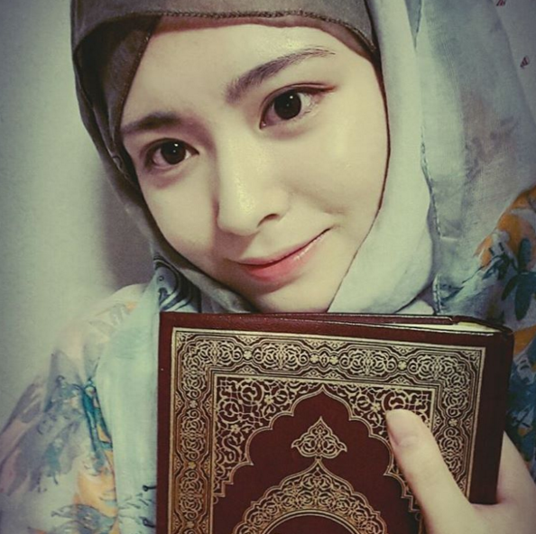 Wanita Cantik Berhijab ini Adalah Seorang Mualaf