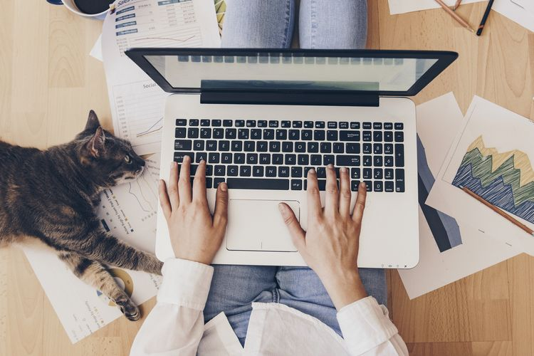 Berorganisasi, Bekerja, dan Nongkrong Bersama Sebagai Mahasiswa Online, Memang Bisa?