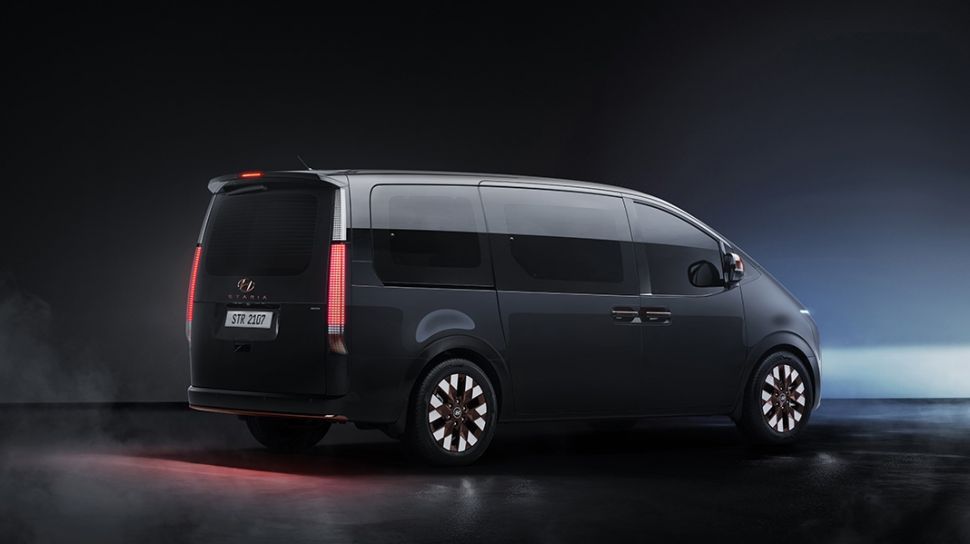 Review dan Perbandingan Hyundai Staria vs Toyota Alphard