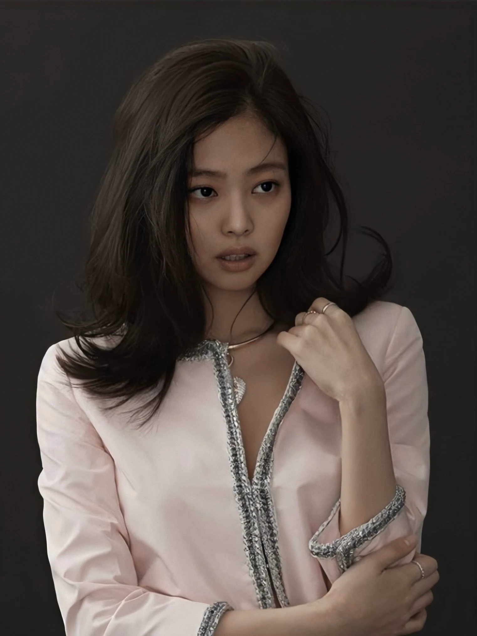 Jadi Model Harper's BAZAAR Pose Seksi Jennie BLACKPINK Bikin Klepek-klepek