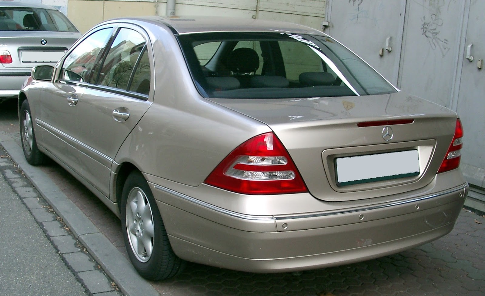 Review Mercedes Benz W203 dan Tips Membelinya