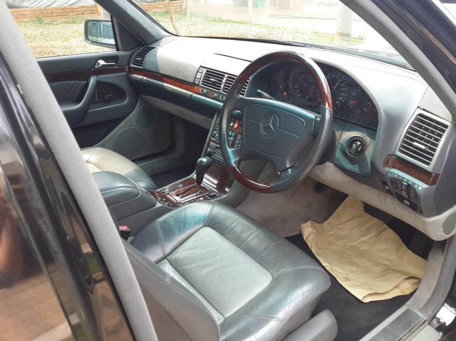 Review Mercedes-Benz W140, Sedan yang Pernah Dipakai Presiden Soeharto