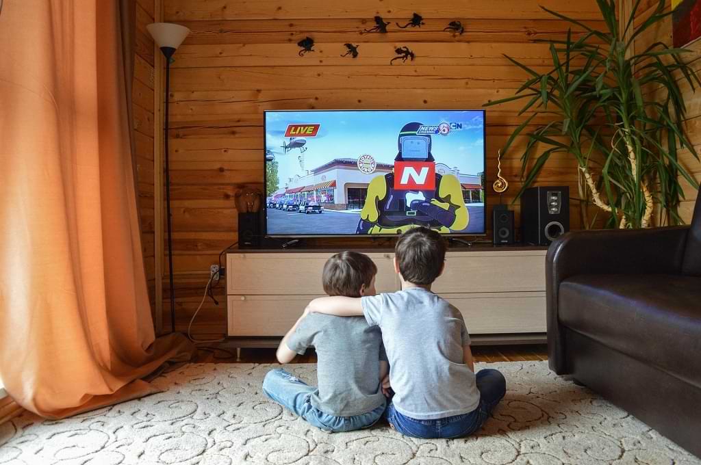 Udah Gede Kok Nonton Kartun, Ini 3 Alasan Orang Dewasa Boleh Nonton Kartun