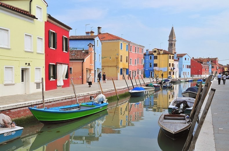 Jalan-Jalan Ke Pulau Burano, Pulau 'Pelangi' Dari Italia