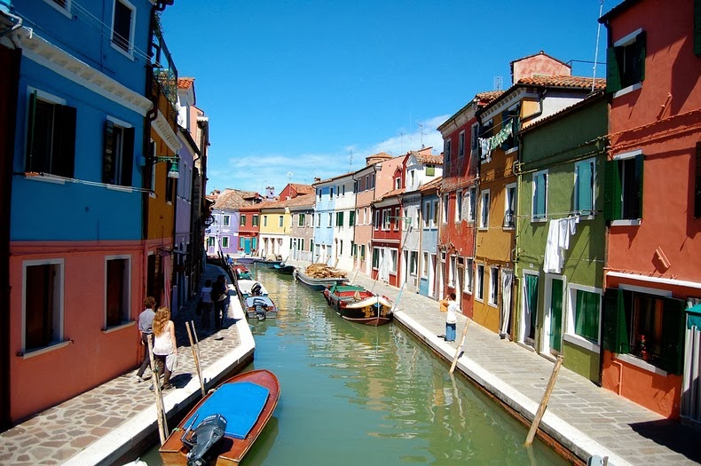 Jalan-Jalan Ke Pulau Burano, Pulau 'Pelangi' Dari Italia