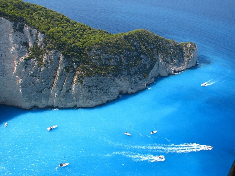 &#91;AMAZING!&#93; Jalan-Jalan Ke Pantai Navagio, Destinasi Pantai Terindah di Yunani