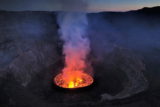 >>> Proses Terjadi nya Gunung Meletus <<<