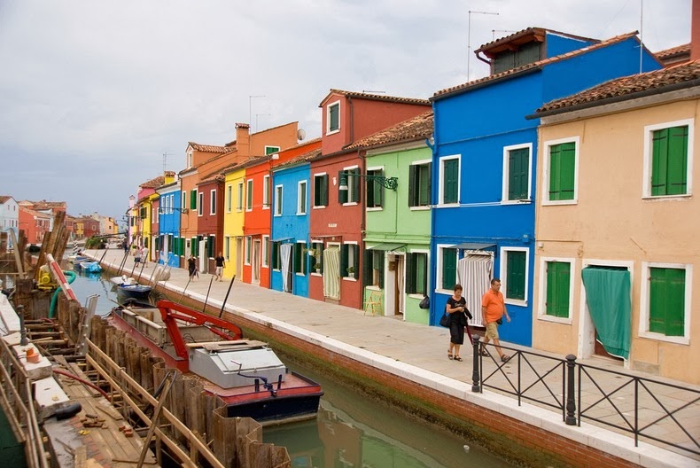 Jalan-Jalan Ke Pulau Burano, Pulau 'Pelangi' Dari Italia