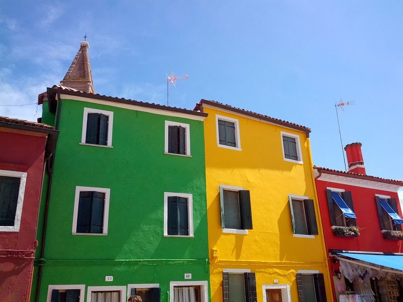 Jalan-Jalan Ke Pulau Burano, Pulau 'Pelangi' Dari Italia