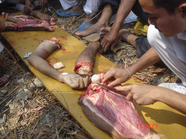 Foto Pengolahan Daging Manusia Menjadi Makanan (18+)