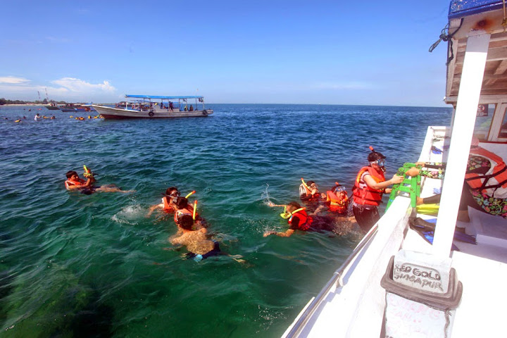 Secuil Keindahan Pulau Pari, Kepulauan Seribu | 18-19 April 2014