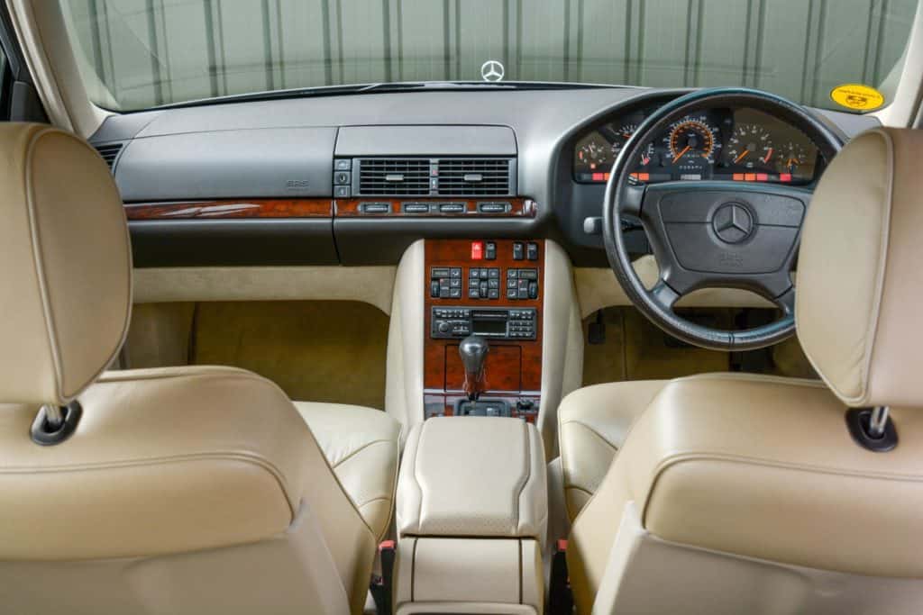 Review Mercedes-Benz W140, Sedan yang Pernah Dipakai Presiden Soeharto