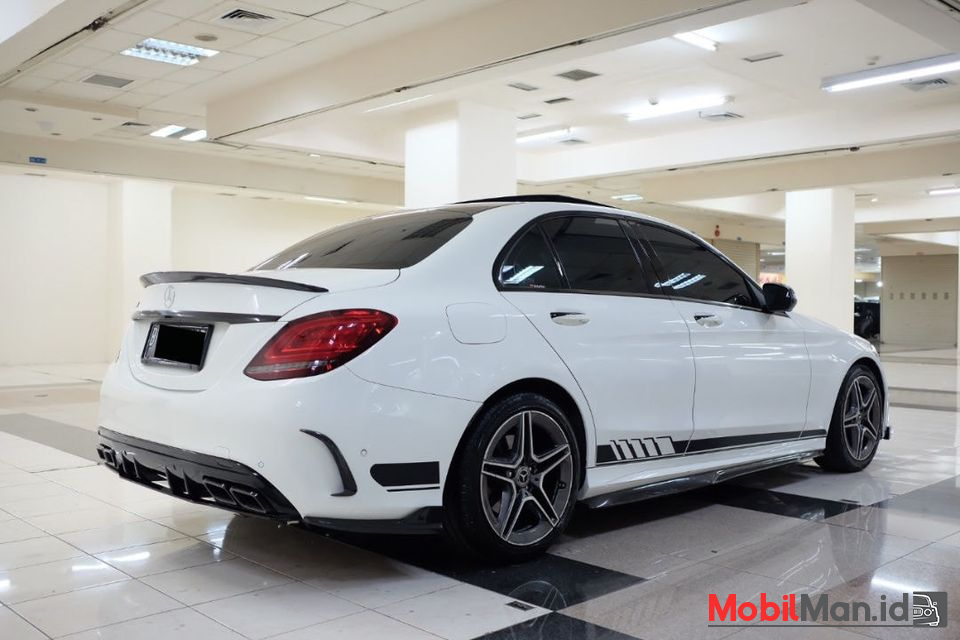 Review Mercedes Benz W205 C-Class