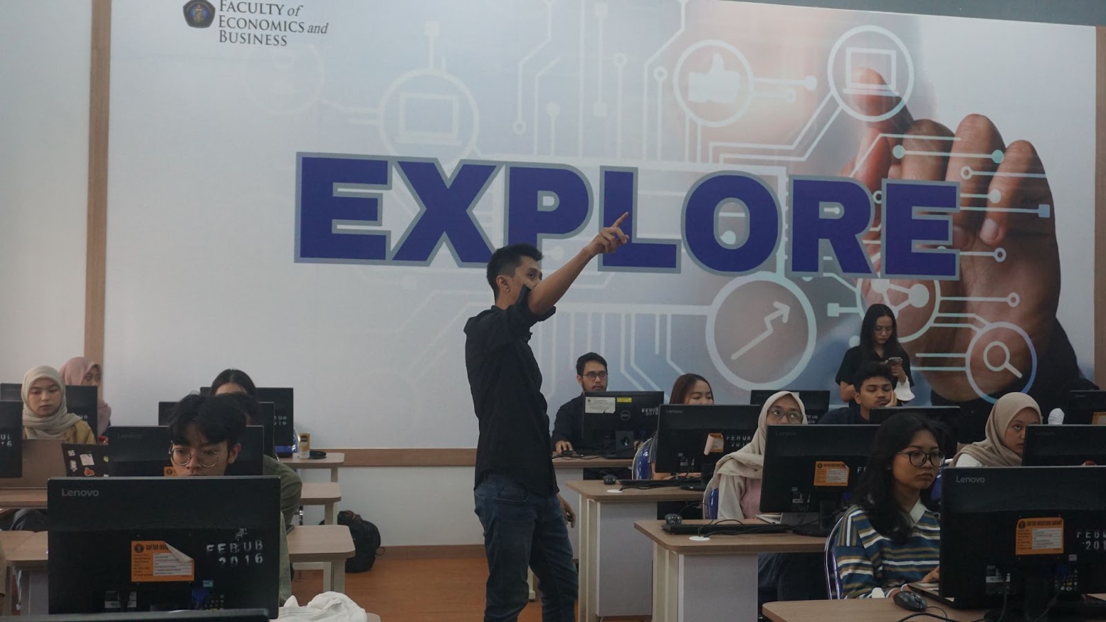 Pengabdian Kepada Masyarakat FEB UB 2023: Pelatihan Pembuatan Website Sederhana