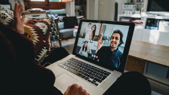Momen Seru Saat Nongkrong Online, Apa Aja yang Dibahas?