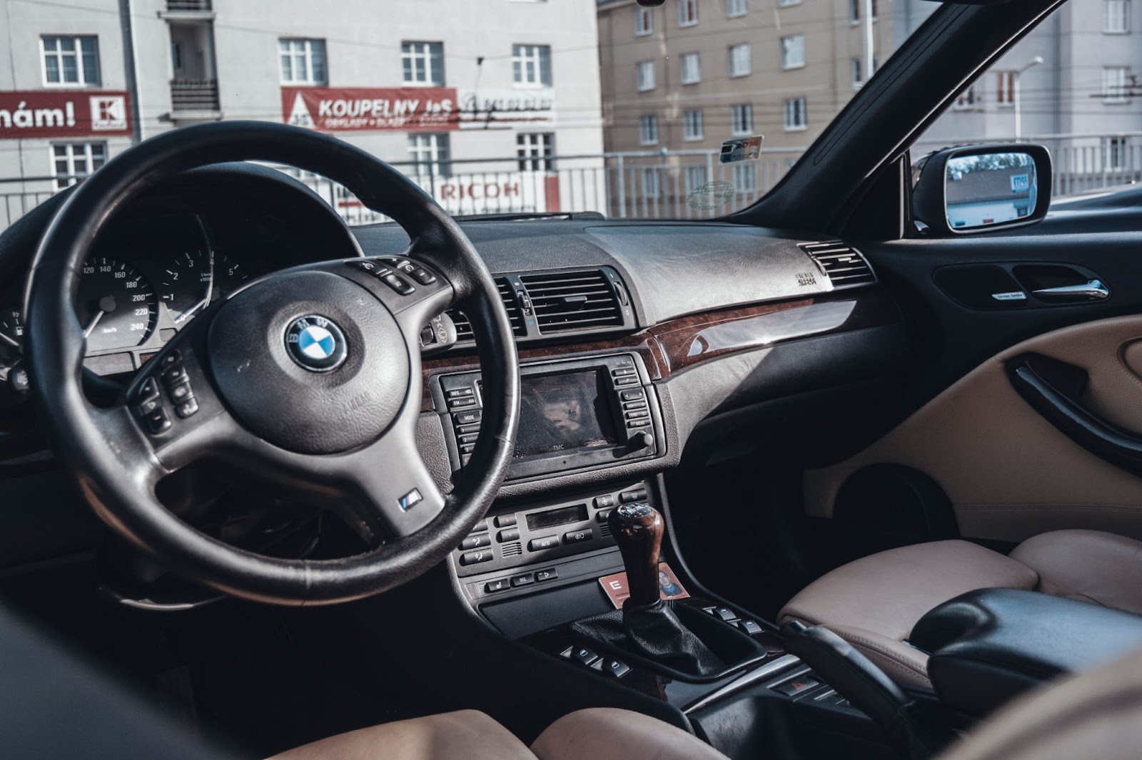 Review BMW E46 dan Tips Lengkap Sebelum Membeli