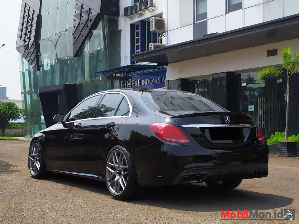 Review Mercedes Benz W205 C-Class