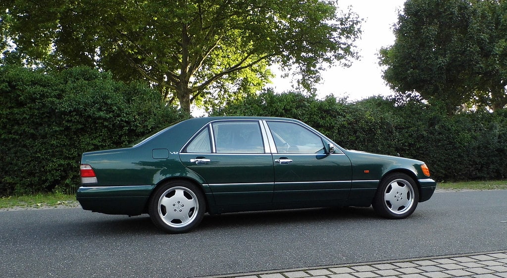 Review Mercedes-Benz W140, Sedan yang Pernah Dipakai Presiden Soeharto