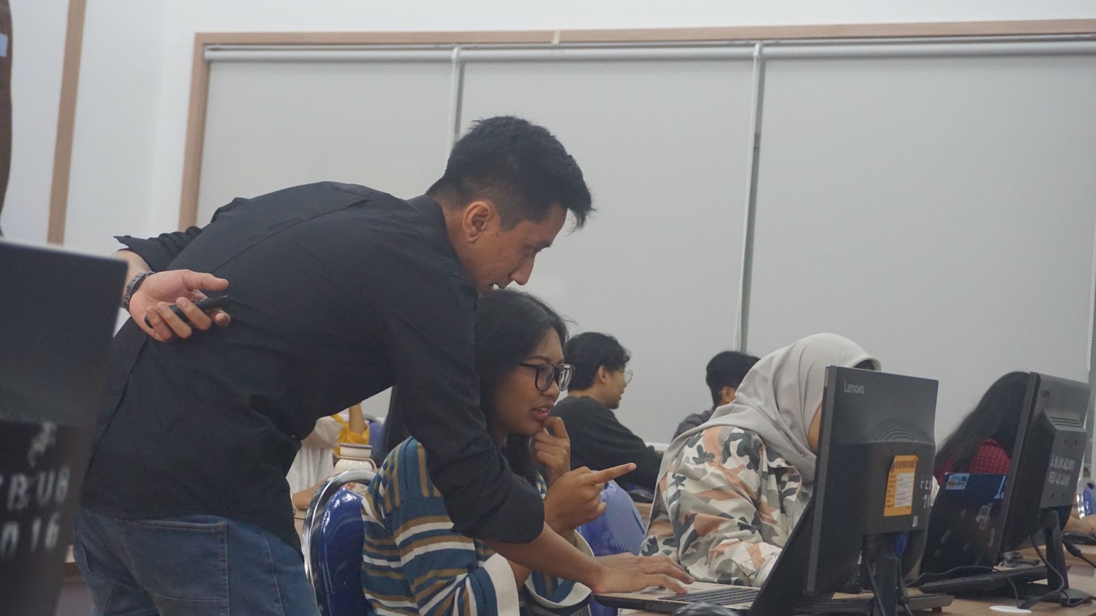 Pengabdian Kepada Masyarakat FEB UB 2023: Pelatihan Pembuatan Website Sederhana