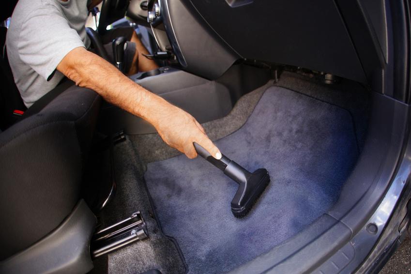  Tips Buat Menjaga Kebersihan Karpet Mobil