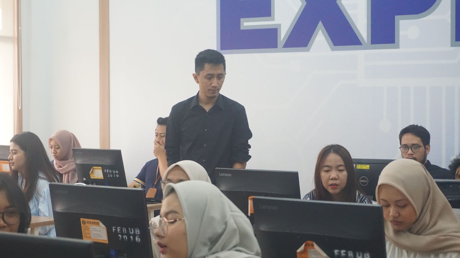 Pengabdian Kepada Masyarakat FEB UB 2023: Pelatihan Pembuatan Website Sederhana