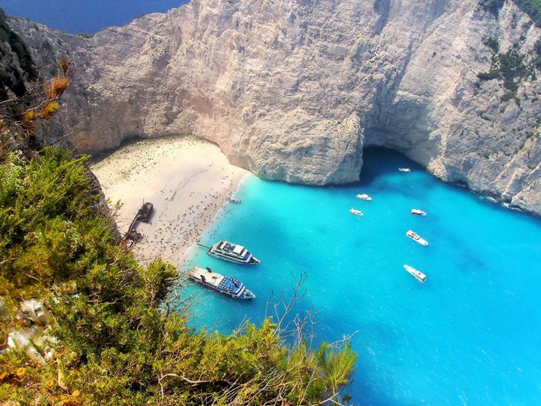 &#91;AMAZING!&#93; Jalan-Jalan Ke Pantai Navagio, Destinasi Pantai Terindah di Yunani