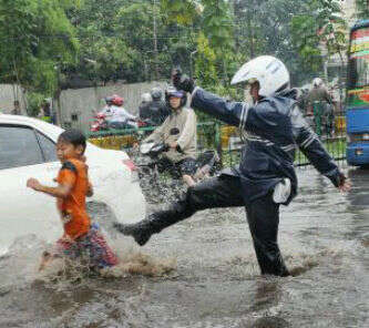 Tak Selamanya Banjir Itu Kelabu