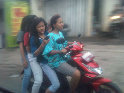 Inilah Faktor Kenapa Boncenger Bisa Bahaya Buat Pengendara Motor