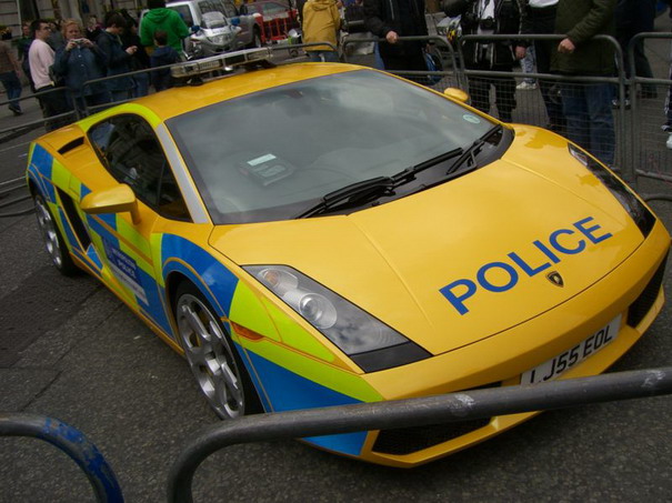 Kumpulan Mobil - Mobil Polisi Di Dunia