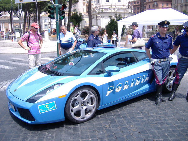 Kumpulan Mobil - Mobil Polisi Di Dunia