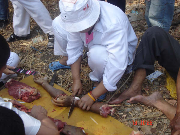 Foto Pengolahan Daging Manusia Menjadi Makanan (18+)