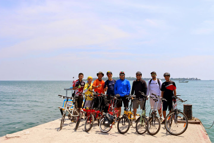 Trip Report : Sepedaan di Pulau Untung Jawa. Hati2, Full Picture!