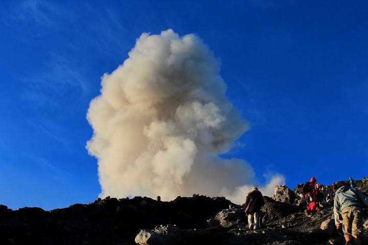 PENDAKI GALAU