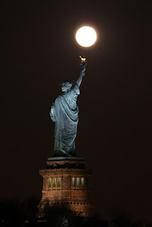 10 Penampakan Keren Supermoon