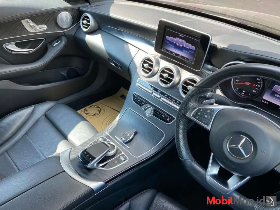 Review Mercedes Benz W205 C-Class