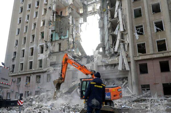 Serangan Rudal Rusia Hantam Gedung pemerintahan di Mykolaiv, Ukraina