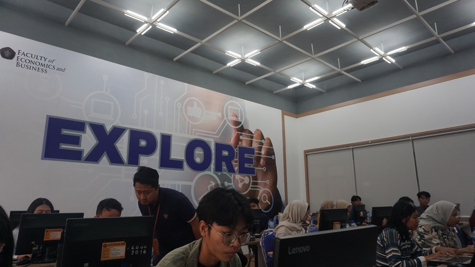 Pengabdian Masyarakat FEB UB 2023: Optimalisasi Smart PLS bagi Mahasiswa