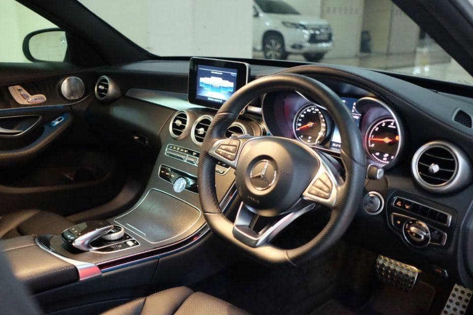 Review Mercedes Benz W205 C-Class