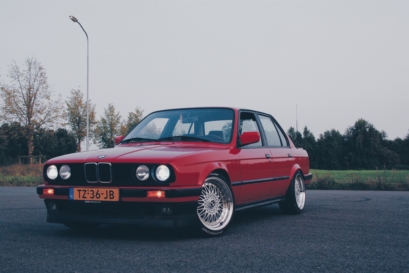 Review Lengkap BMW E30 Serta Kelebihan dan Kekurangannya