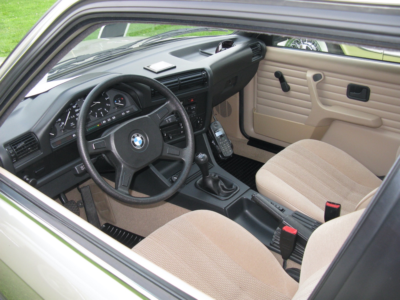 Review Lengkap BMW E30 Serta Kelebihan dan Kekurangannya