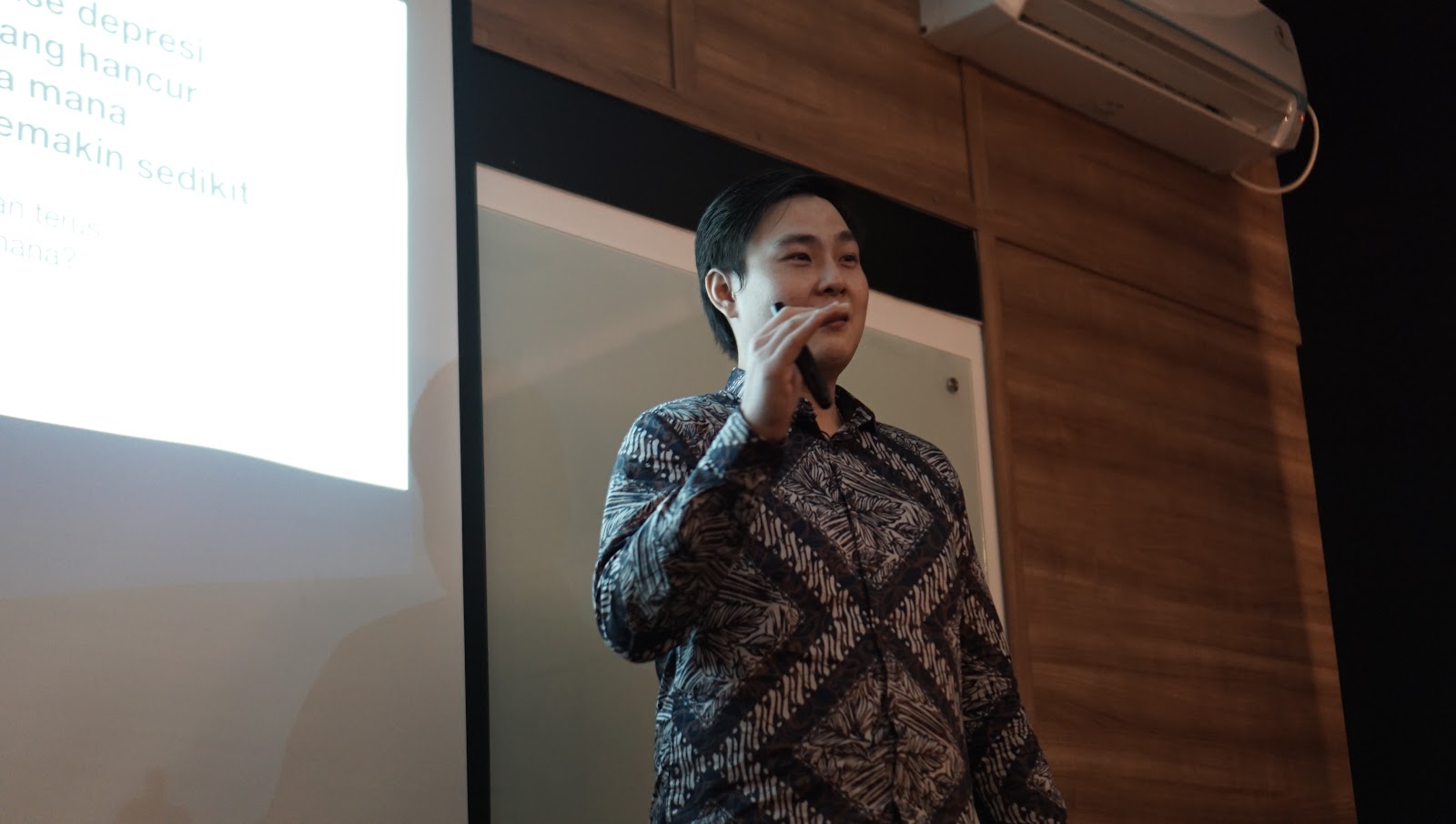 Kuliah Hingga Drop Out, Vicky Neldy Buktikan Sukses di Dunia Keuangan