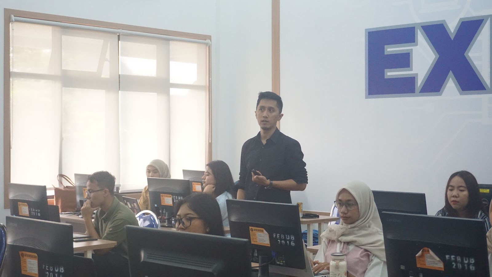 Pengabdian Kepada Masyarakat FEB UB 2023: Pelatihan Pembuatan Website Sederhana