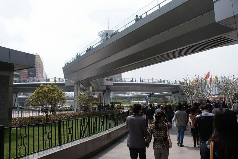  Lujiazui Pedestrian Bridge : Jembatan Bagi Pejalan Kaki yang WAW di China