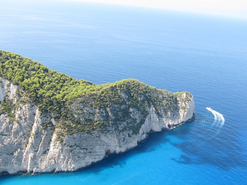 &#91;AMAZING!&#93; Jalan-Jalan Ke Pantai Navagio, Destinasi Pantai Terindah di Yunani