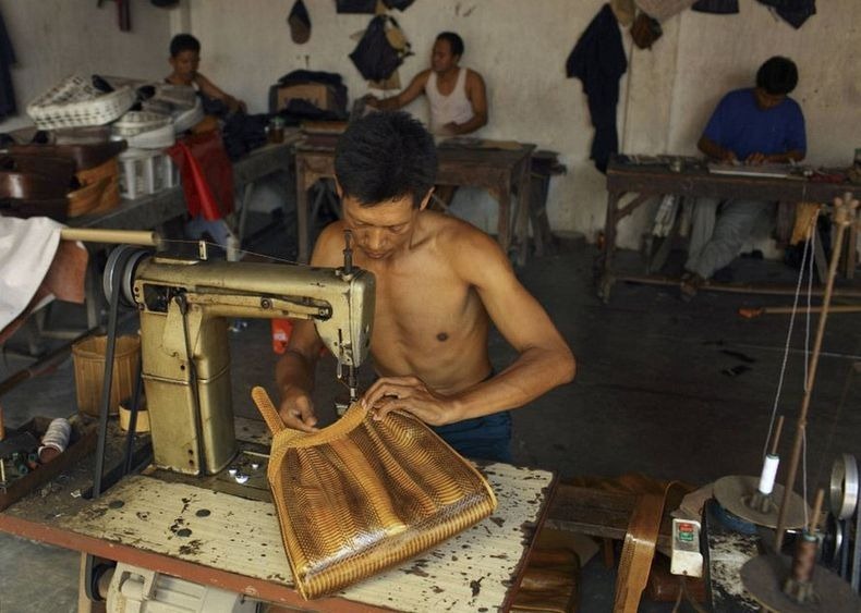 PABRIK KULIT ULAR DI INDONESIA (JAWA BARAT) &#91;+PIC&#93; (SUMBER : WEBSITE LUAR NEGRI)