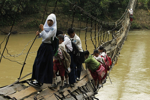 Kumpulan Cerita Perjuangan Anak-anak Untuk Ke Sekolah, Di berbagai Negara