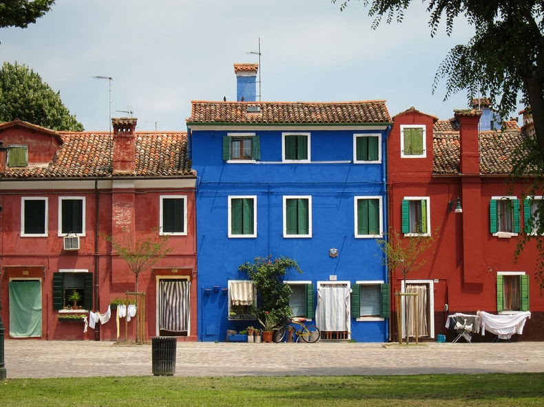 Jalan-Jalan Ke Pulau Burano, Pulau 'Pelangi' Dari Italia