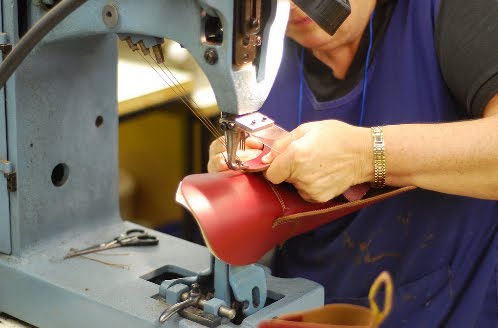 proses pembuatan sepatu Dr.Martens