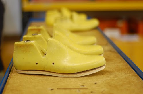 proses pembuatan sepatu Dr.Martens